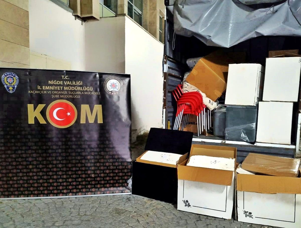 Niğde\'de 895 Bin Adet Dolu Makaron Ele Geçirildi