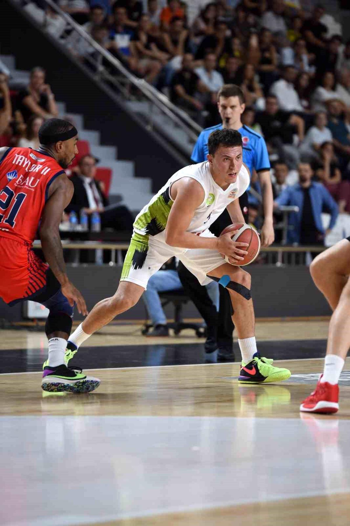 Manisa Büyükşehir Belediyespor\'un Meksikalı oyuncusu Pako Cruz, Basketbol Süper Ligi\'nde ilk haftanın en değerli oyuncusu oldu