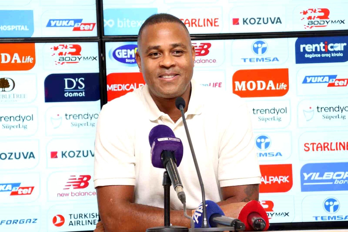 Patrick Kluivert: \'Kazandığımız için mutluyuz ama daha fazla gol atamadığımız için üzgünüz\'