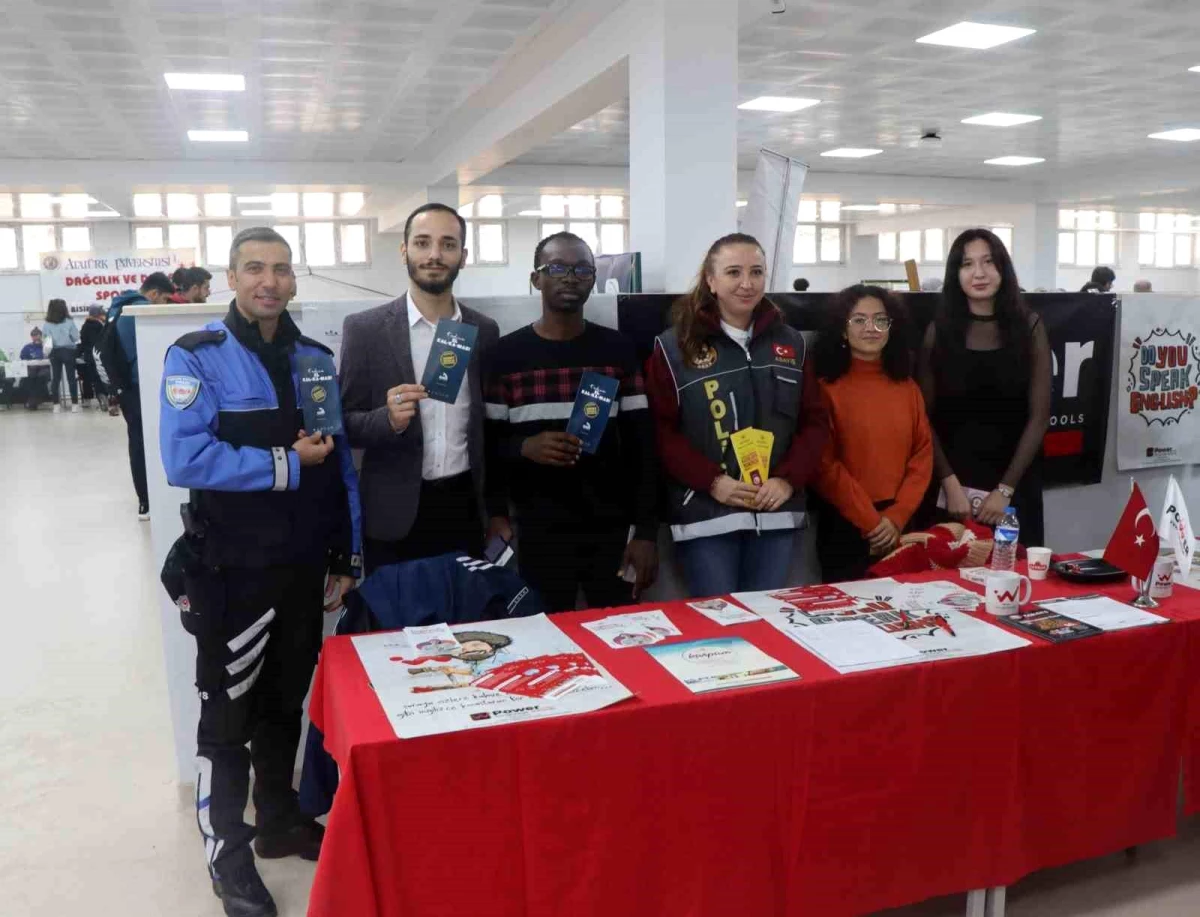 Erzurum\'da Atatürk Üniversitesi Kampüsünde KADES Standı Kuruldu