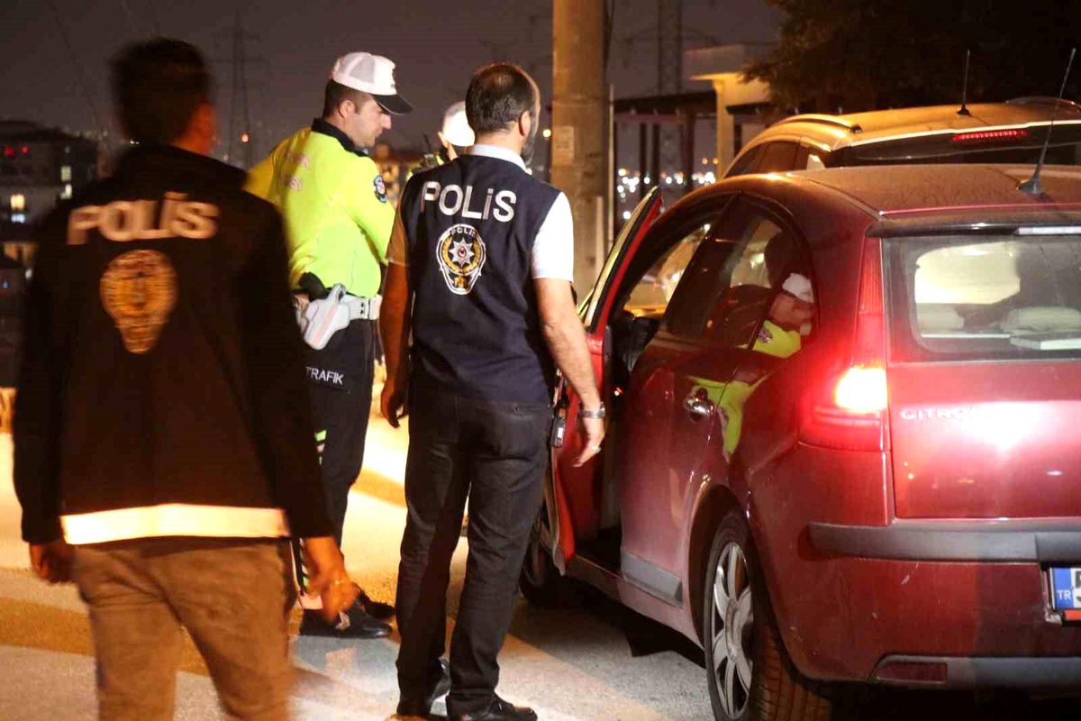 Sakarya\'da Üniversite Çevresinde Geniş Çaplı Denetim