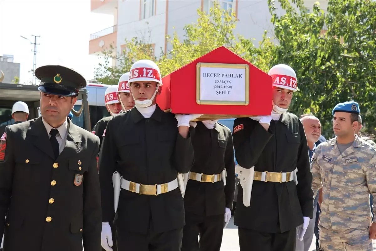 Şehit Piyade Uzman Çavuş Recep Parlak, Adıyaman\'da son yolculuğuna uğurlandı