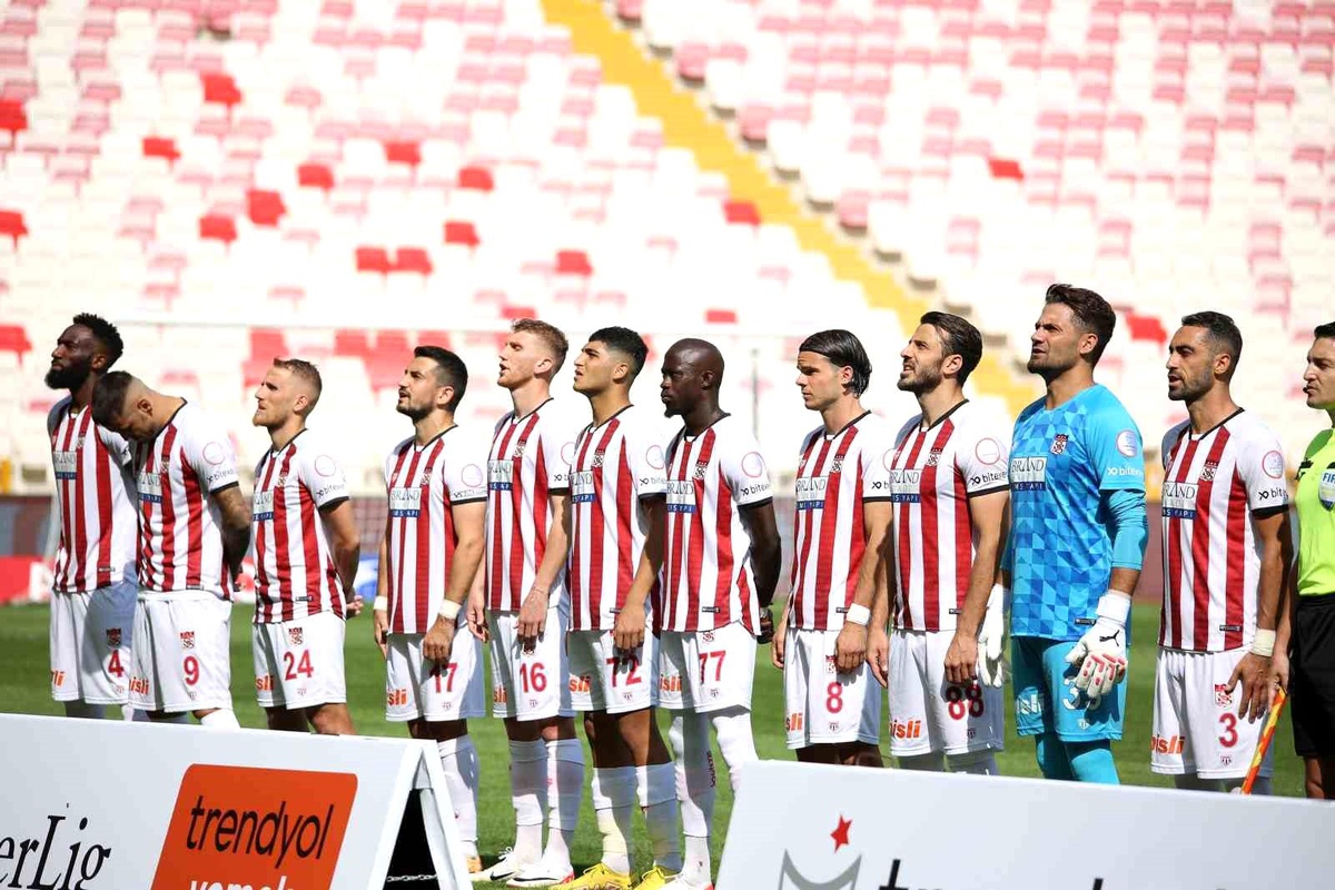 Sivasspor\'da 3 futbolcu sarı kart ceza sınırında