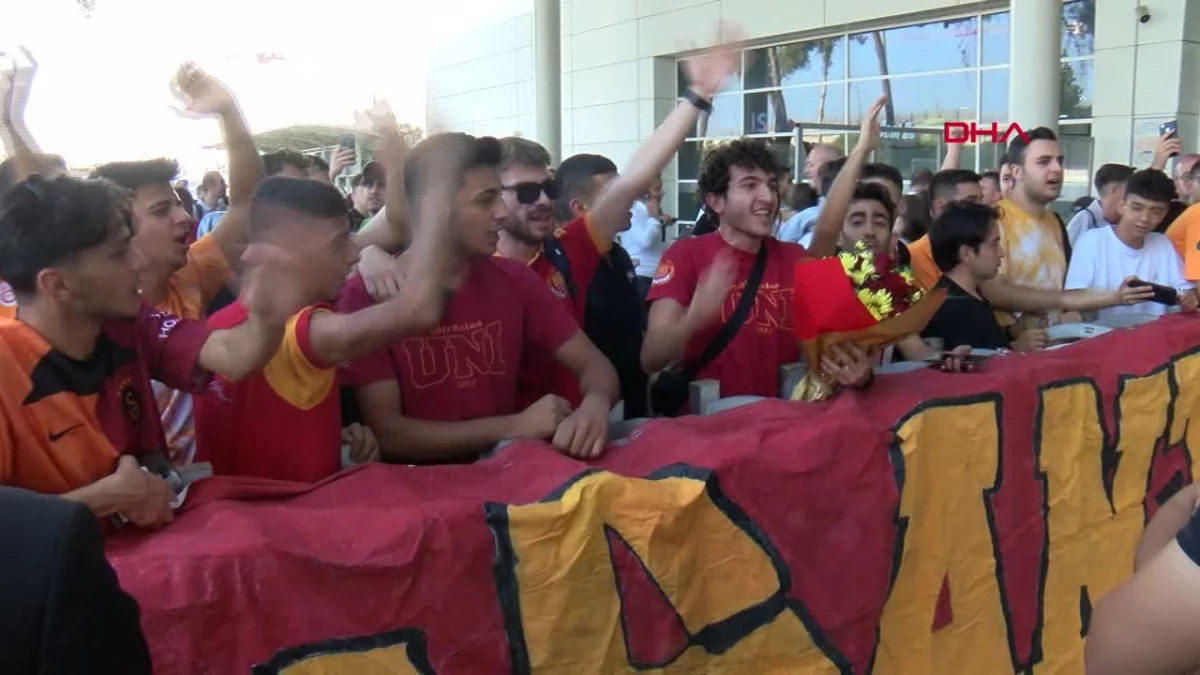 Galatasaray, Antalyaspor maçı için Antalya\'ya geldi