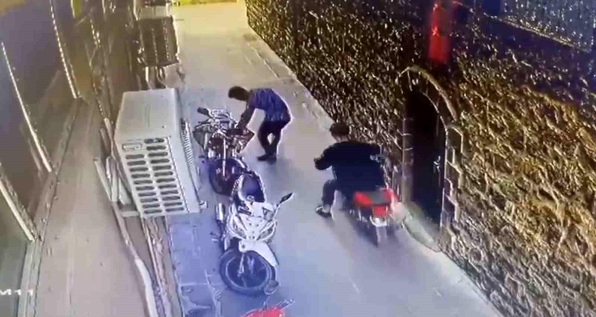 Şanlıurfa\'da Taziyeye Giden Vatandaşın Motorundaki Paralar Çalındı