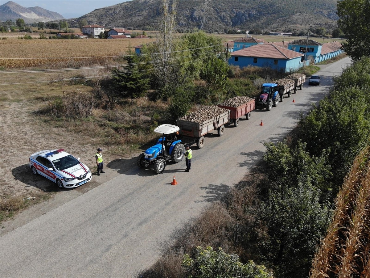 Tokat İl Jandarma Komutanlığı Tarımsal Faaliyetlerde Denetim Gerçekleştiriyor