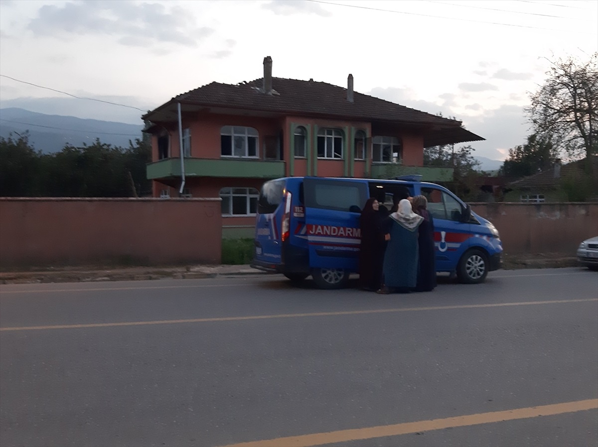 Akyazı\'da evde çıkan yangın söndürüldü