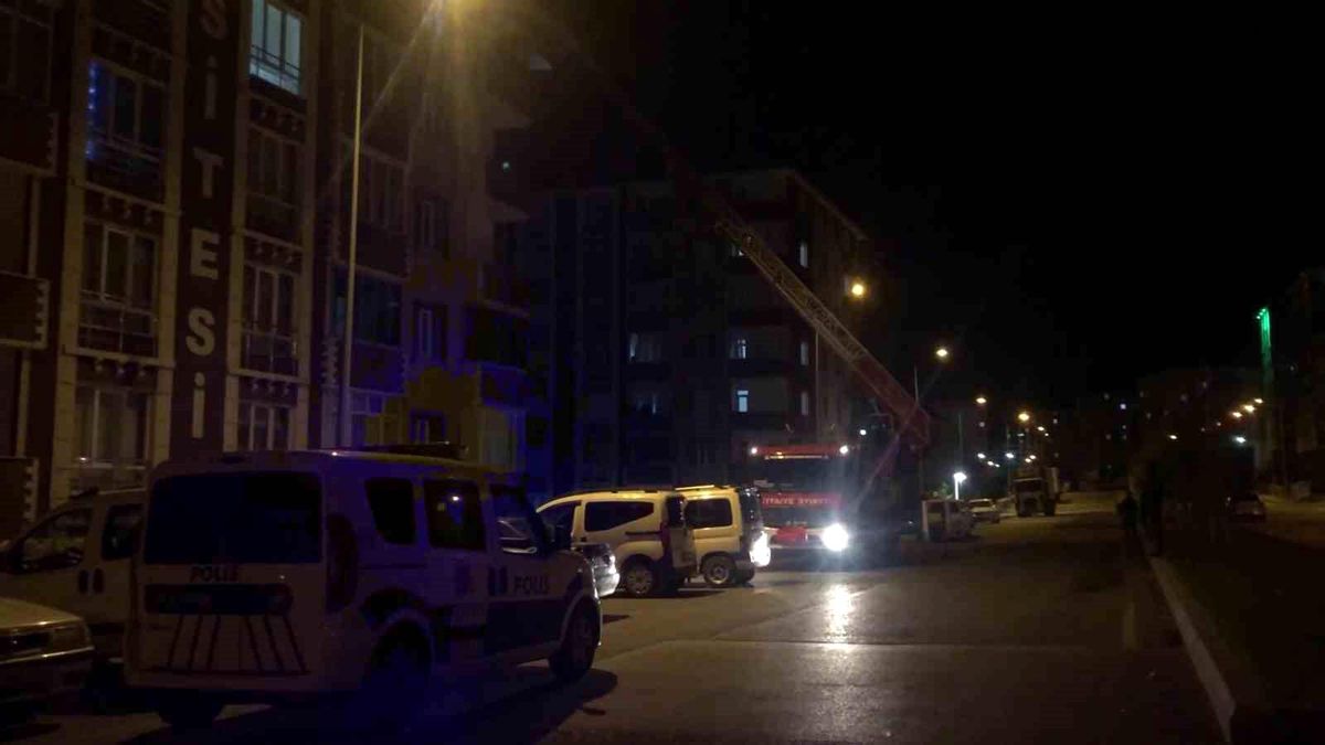 Erzurum\'da Anahtarını Unutan Aile İtfaiyeden Yardım İstedi