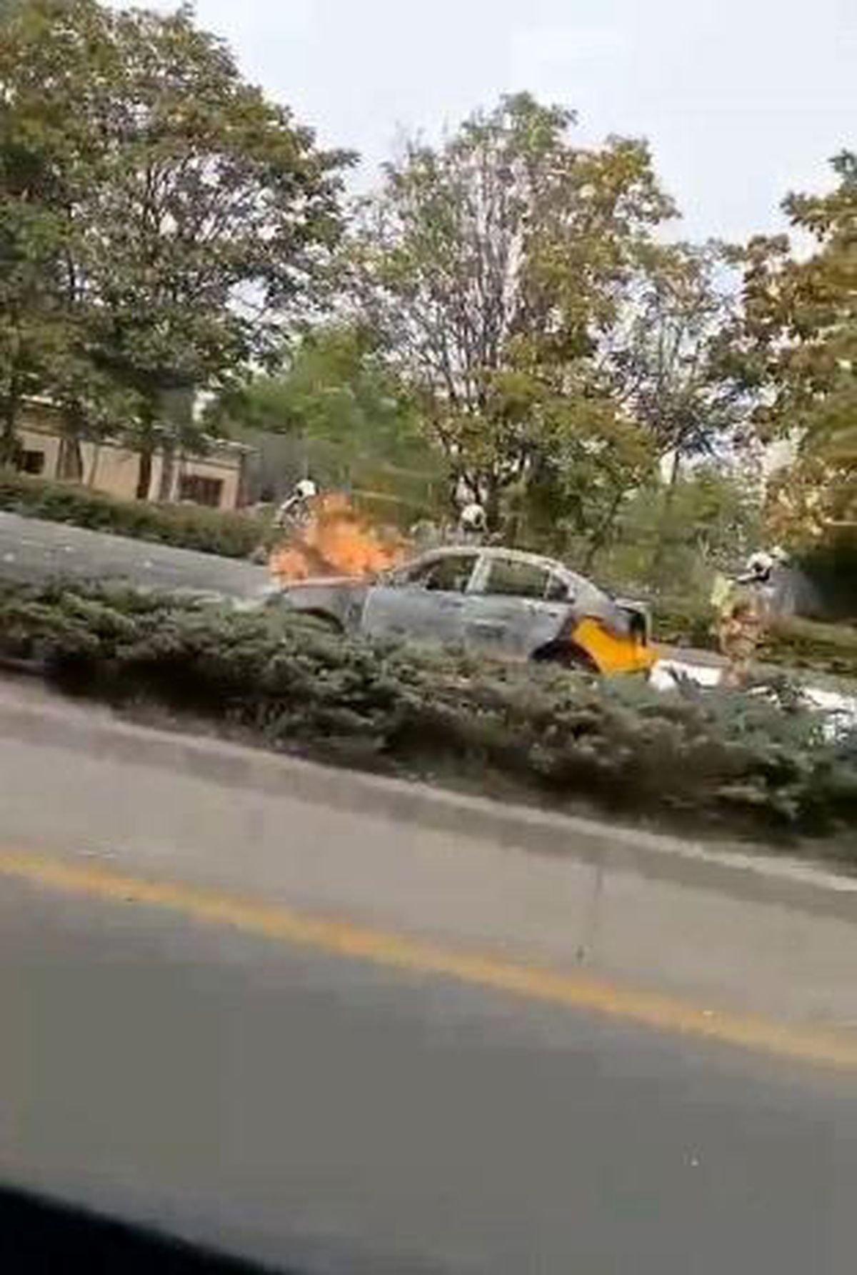 Ankara\'da seyir halindeki taksi alev topuna döndü