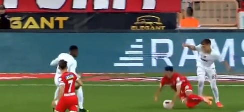 Antalyaspor'un Galatasaray Maçında Yaşanan Penaltı Tartışması