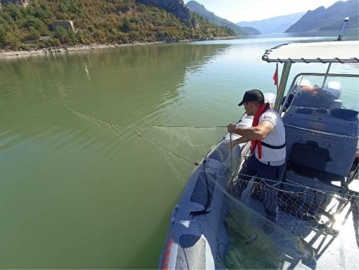 Baraj Gölünde Kurtarılan 200 Kilo Balık Suya Bırakıldı