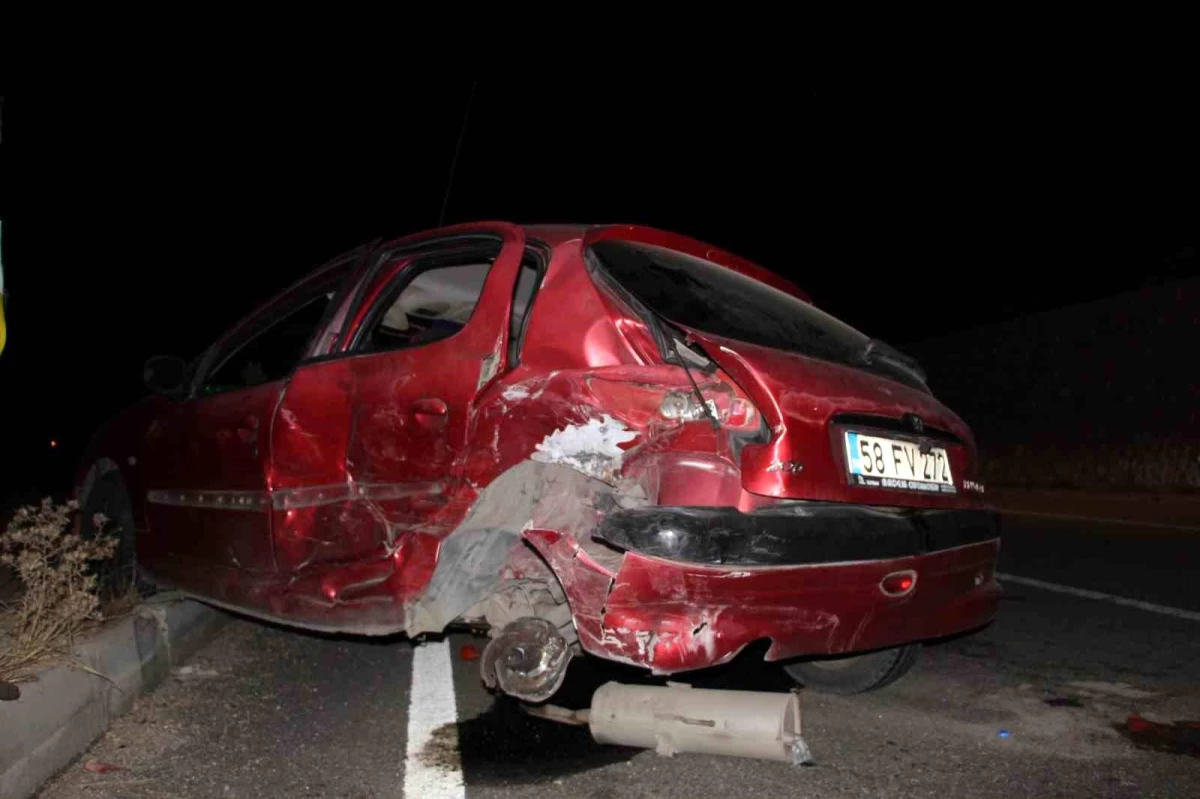 Batman-Hasankeyf karayolunda 2 otomobil çarpıştı: 7 yaralı