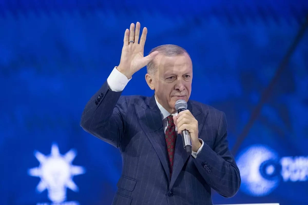 Cumhurbaşkanı Erdoğan: "Siyasi ikballeri uğruna etnik köken, mezhep ve meşrep üzerinden milletimizin arasına nifak sokmaya çalışanlar, boşuna...
