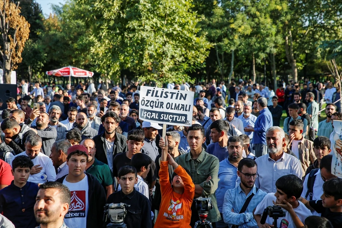 Diyarbakır\'da Filistinlilere destek gösterisi yapıldı