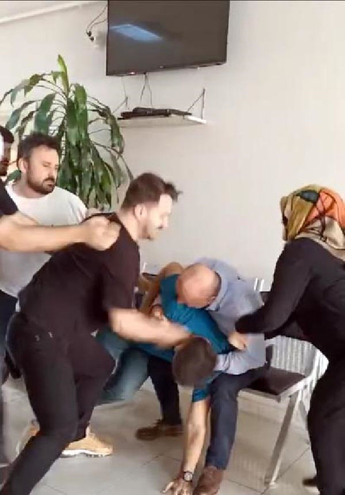 Körfez'de Doktorlara Saldırı: 2 Tutuklama, 1 Firari