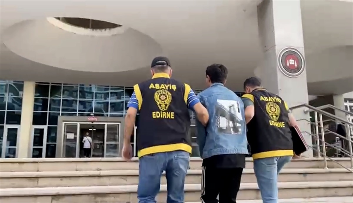 Edirne\'de Kendisini Polis Gibi Tanıtarak Dolandırıcılık Yaptığı İddia Edilen Şüpheli Tutuklandı