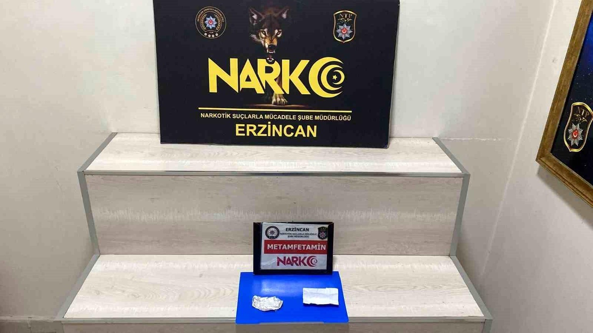 Erzincan\'da Uyuşturucu Operasyonunda 2 Şüpheli Yakalandı