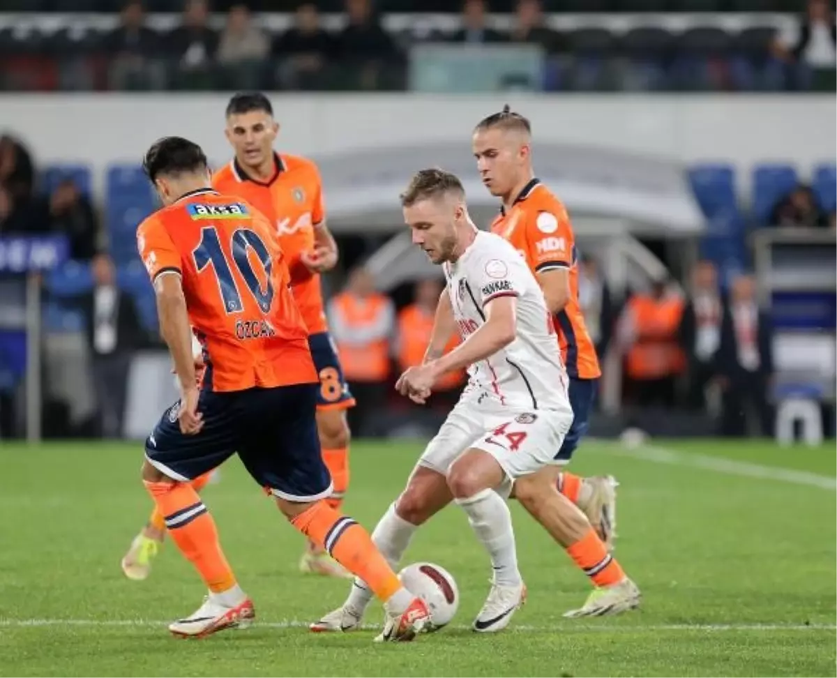 Başakşehir Fatih Terim, Gaziantep FK\'yı 2-0 mağlup etti