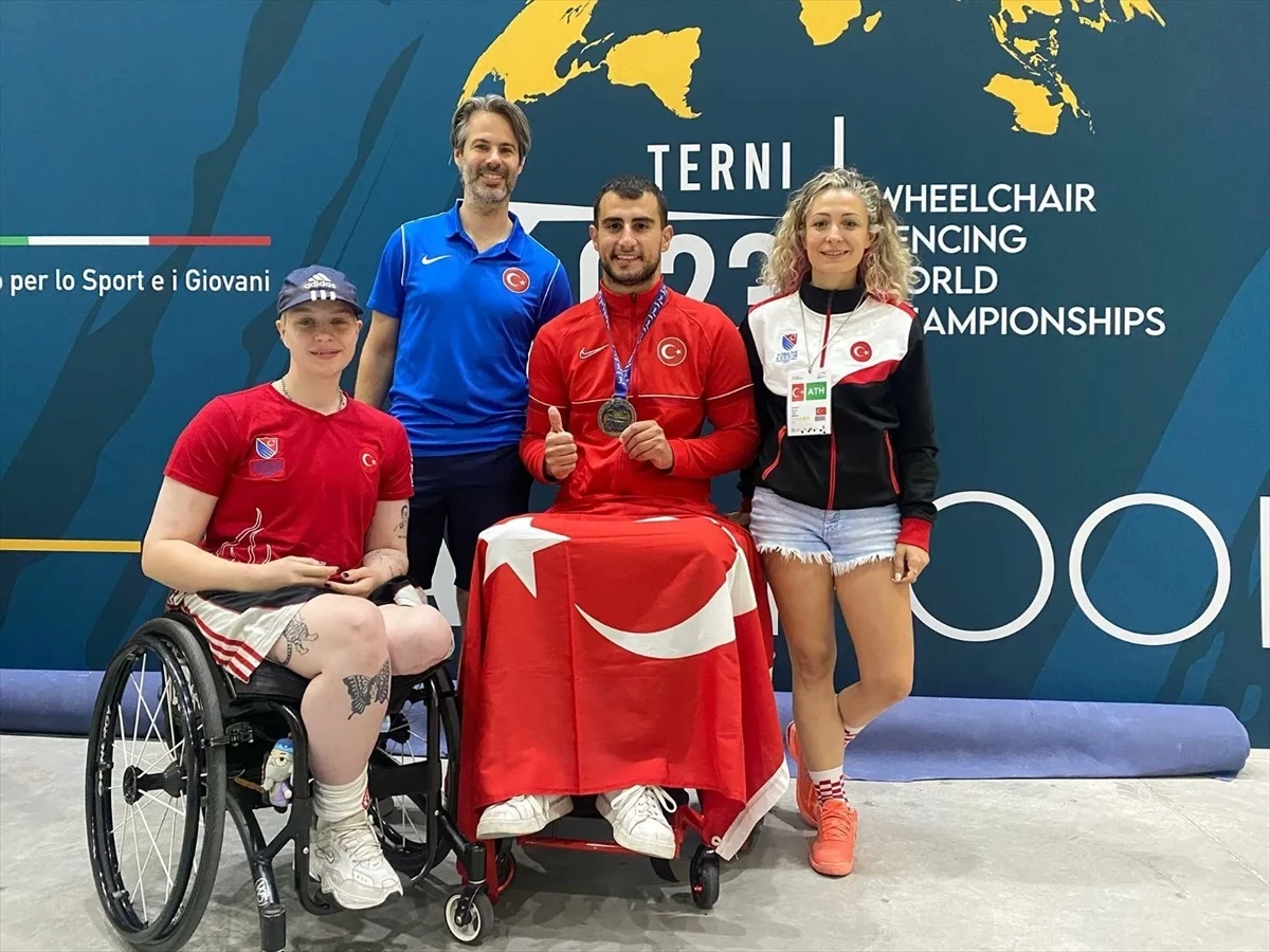 Tekerlekli Sandalye Eskrim Dünya Şampiyonası\'nda Hakan Akkaya bronz madalya kazandı