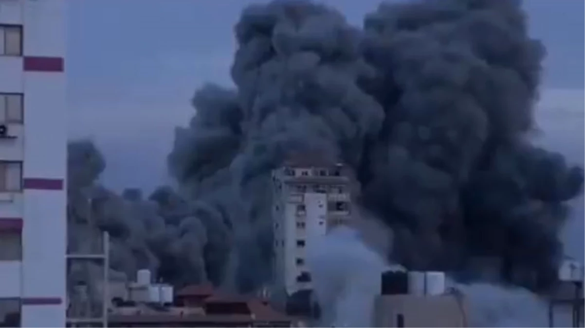İsrail savaş uçakları, Gazze\'deki 14 katlı Filistin Kulesi\'ni bombaladı! O anlar kamerada