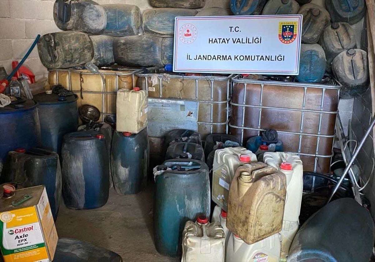 Hatay\'ta 12 Bin Litre Kaçak Akaryakıt Ele Geçirildi