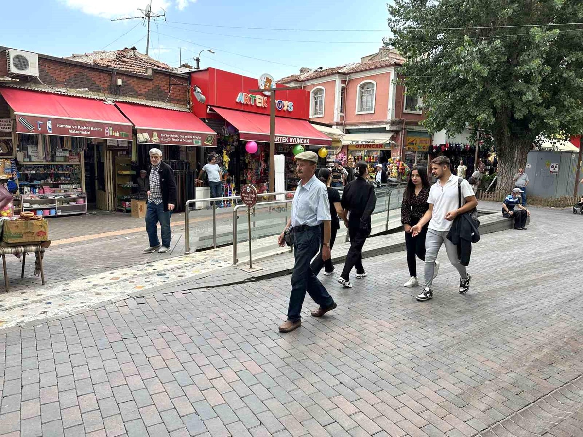 Eskişehir\'de 63 yaşındaki Nazmi Özcan her gün 15 kilometre yürüyor