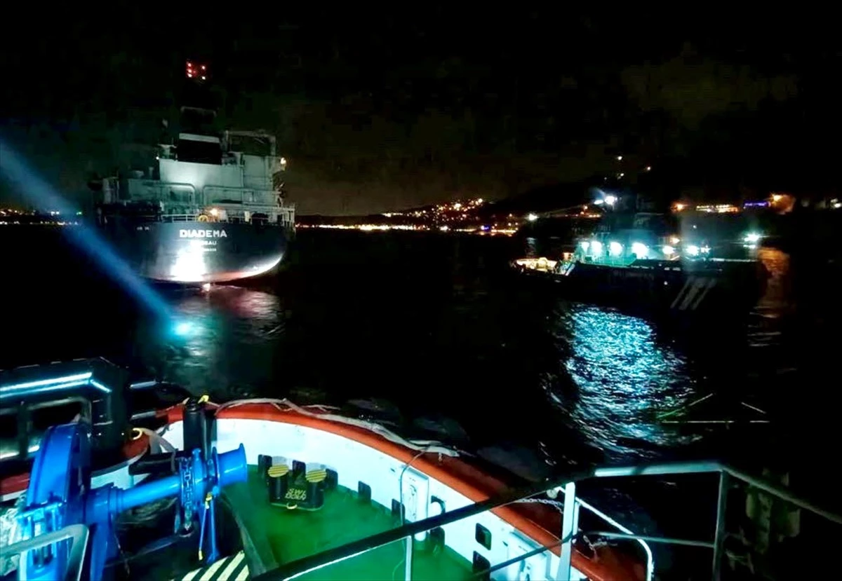 İstanbul Boğazı\'nda arızalanan tanker kurtarıldı