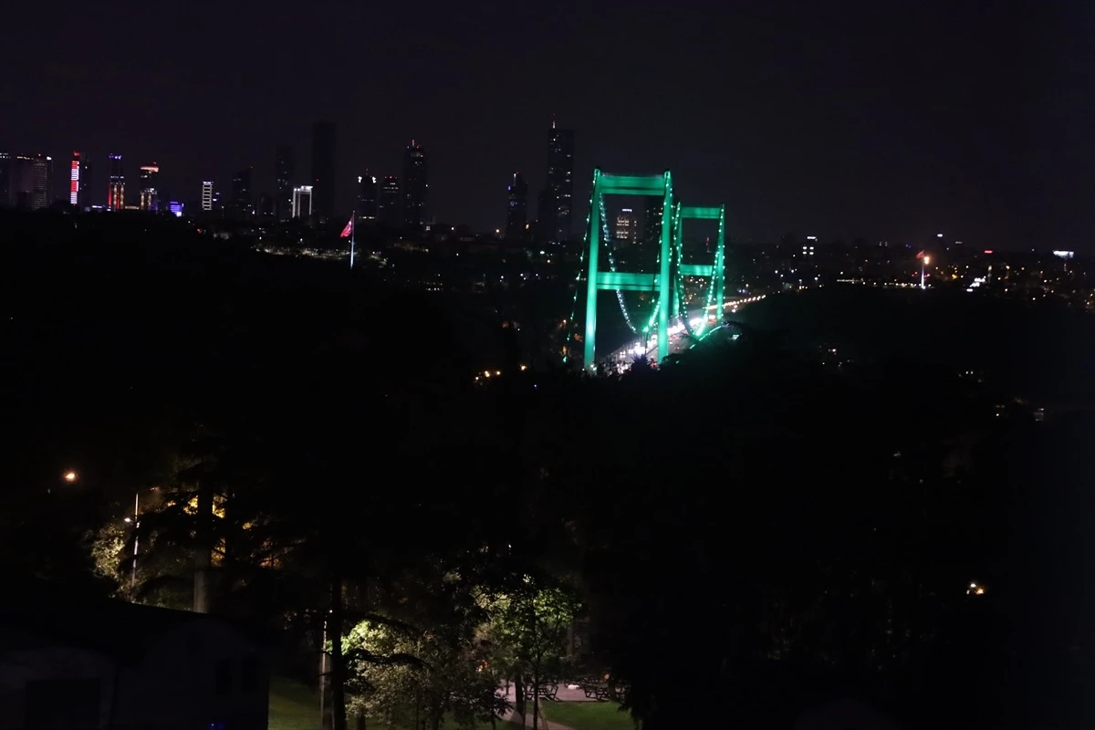 İstanbul\'daki köprüler Serebral Palsi Farkındalık Günü için yeşil ışıklandırıldı