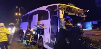 Kayseri'de kontrolden çıkan otobüs aydınlatma direğine çarptı: 16 yaralı