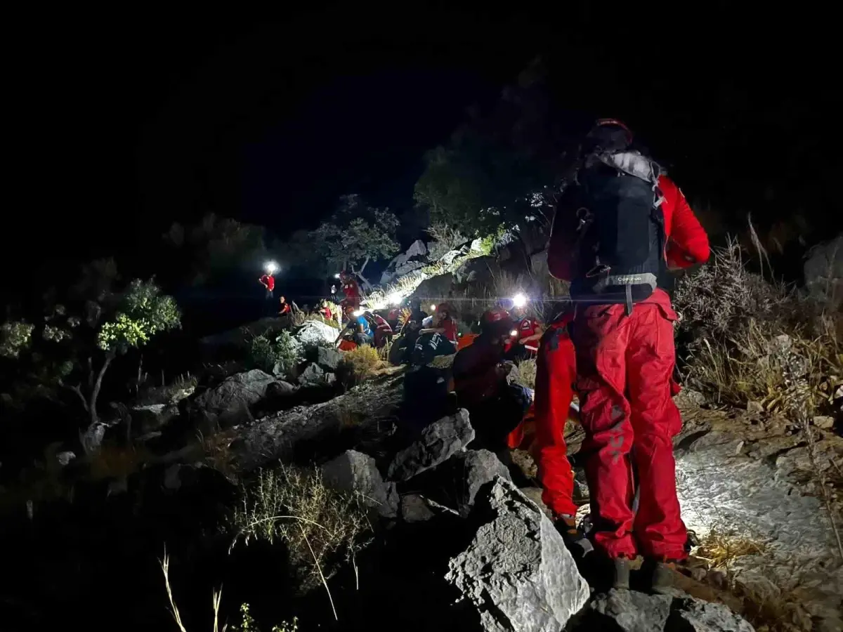 Muğla\'da Likya Yolu\'nda mahsur kalan 2 kişi kurtarıldı