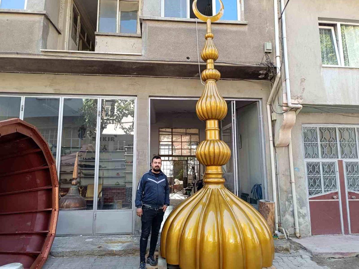 Afyonkarahisar\'dan Amasya\'ya Dev Alem Gönderildi