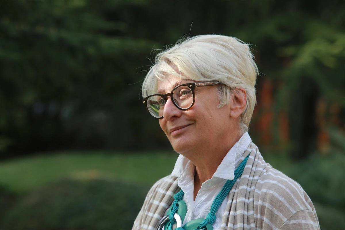 Sırbistan'da Mladic Duvar Resmine Yumurta Atan Kadına Para Cezası