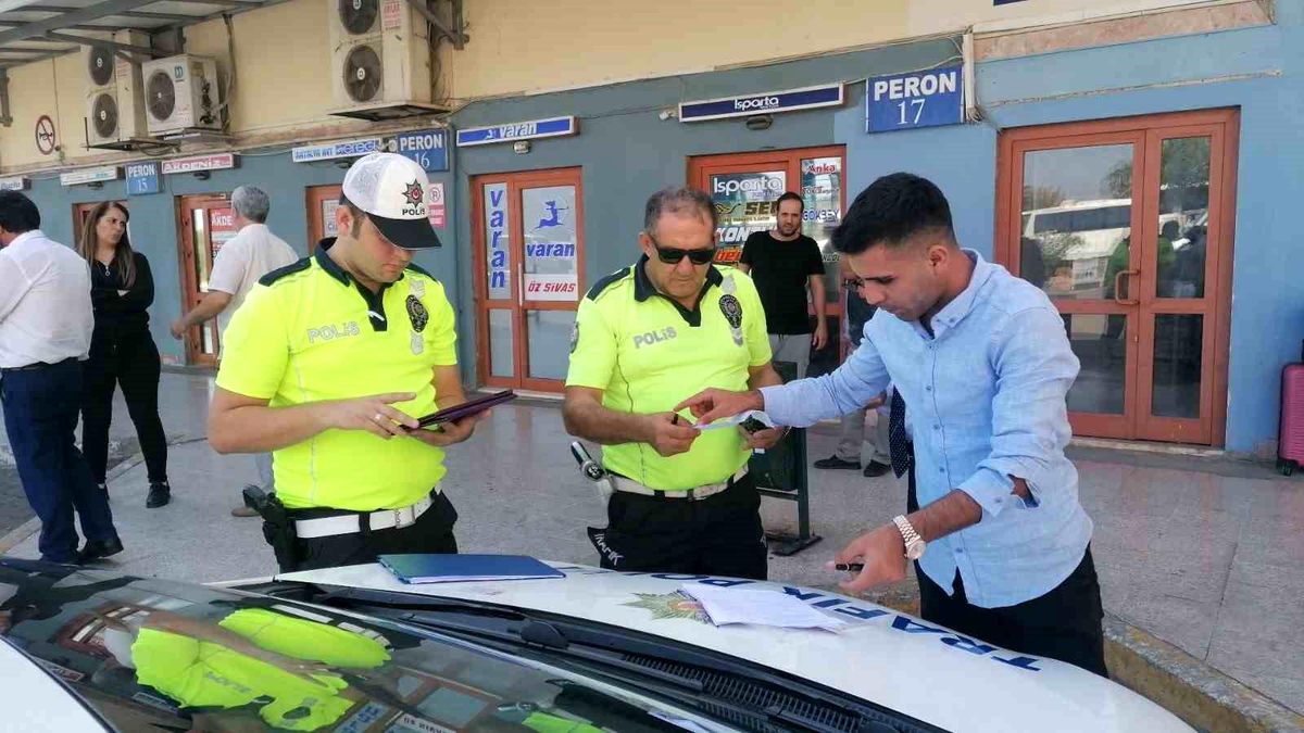 Antalya\'da Otobüs Şoförüne Emniyet Kemeri Uyarısı