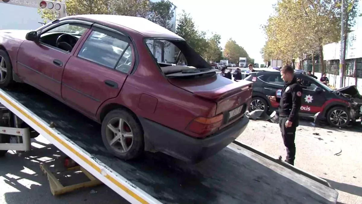 Ataşehir\'de Polis Aracı Kovalama Sırasında Kaza Yaptı