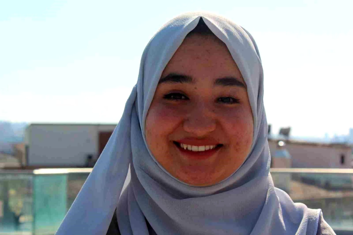 Taliban\'ın bombalı saldırısından yaralı kurtulan Fatima dünyaya seslendi