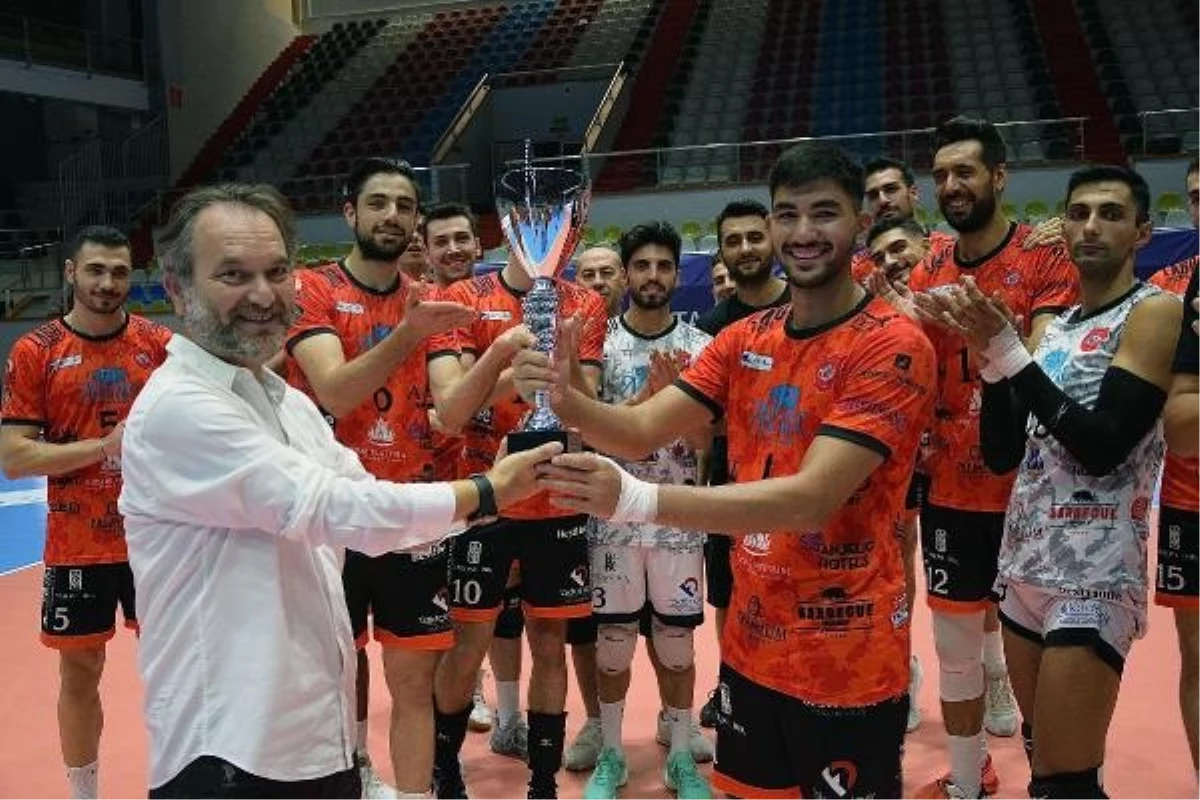 Alanya Belediyespor, TSYD İzmir Şubesi Voleybol Turnuvası\'nda şampiyon oldu