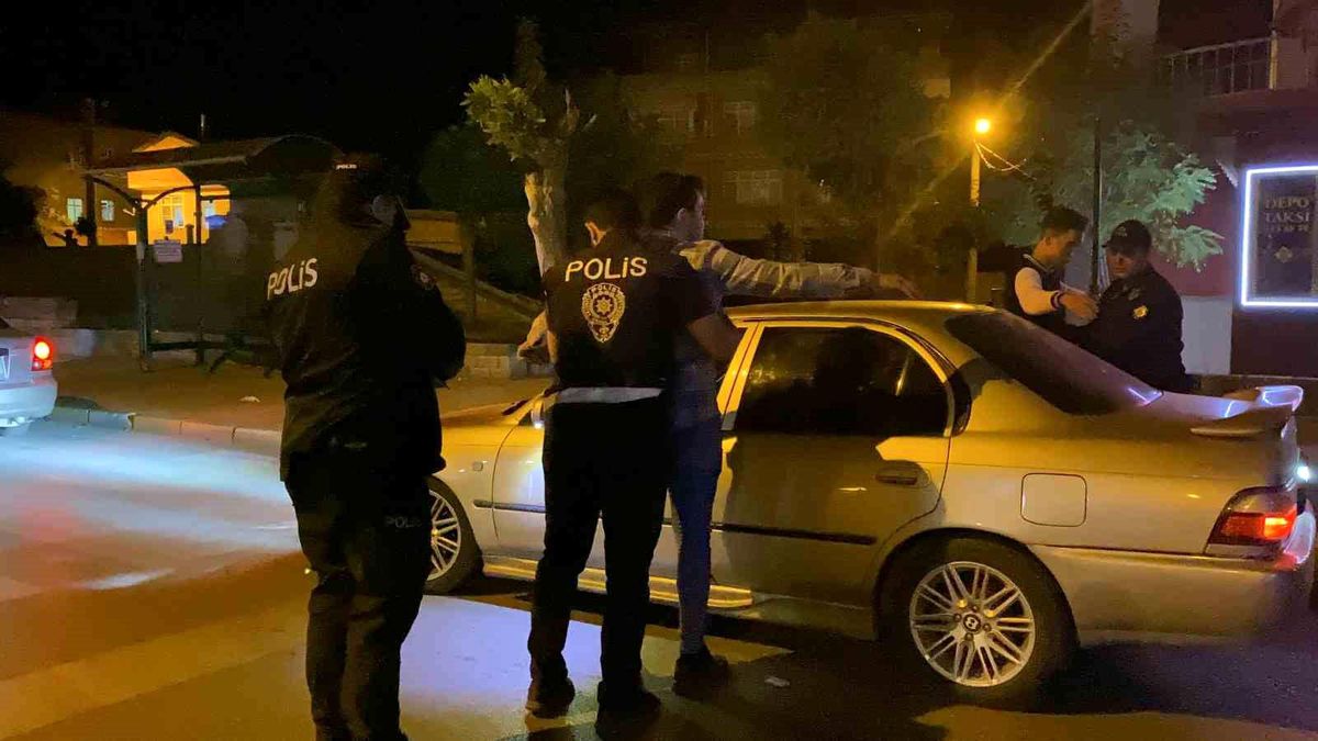 Edirne Uzunköprü\'de Asayiş Uygulaması: 2 Şüpheli Gözaltına Alındı, 2 Kişi Yakalandı