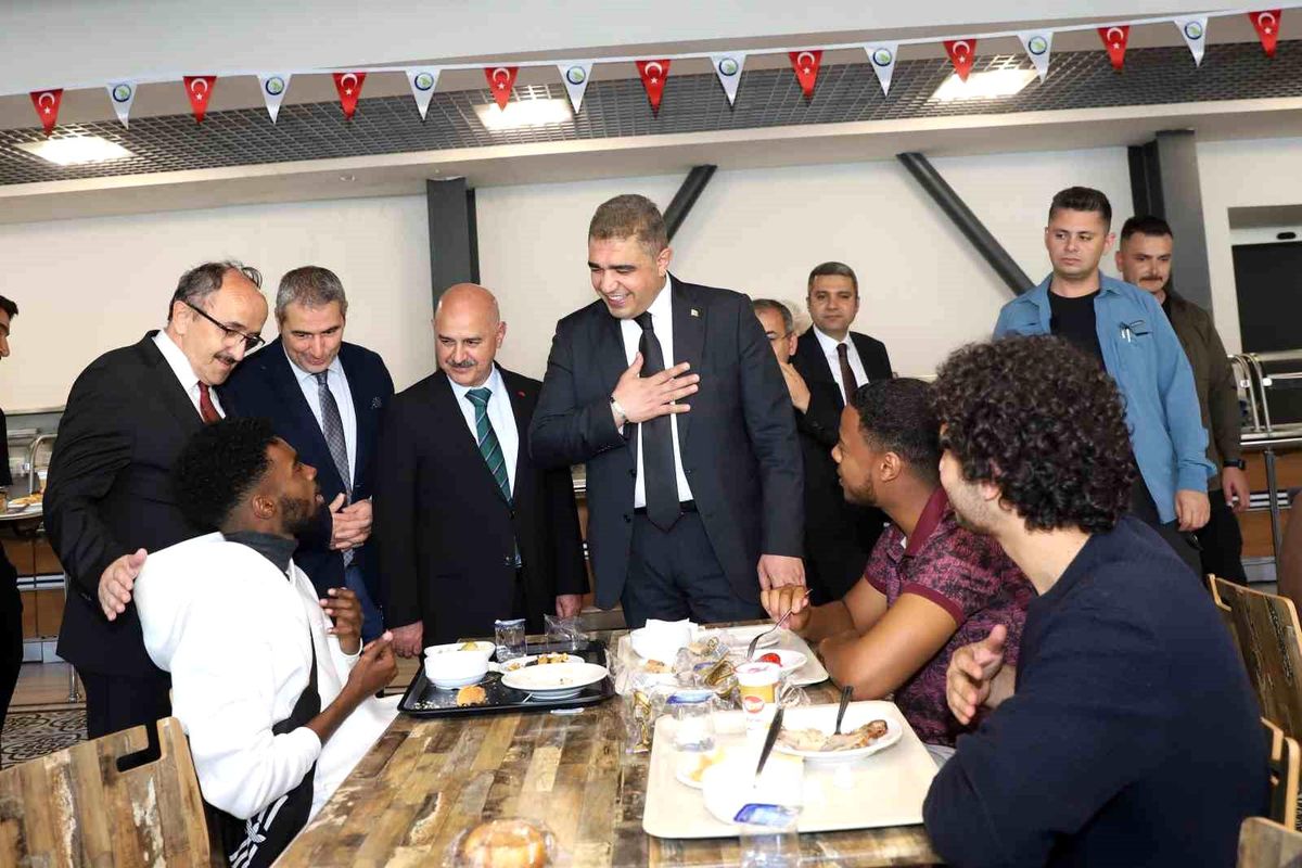 Vali Selçuk Aslan, Düzce Üniversitesinde öğrencilerle buluştu