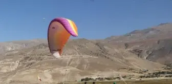 Erzincan'da Yamaç Paraşütü Hedef Eğitim Yarışması Başladı
