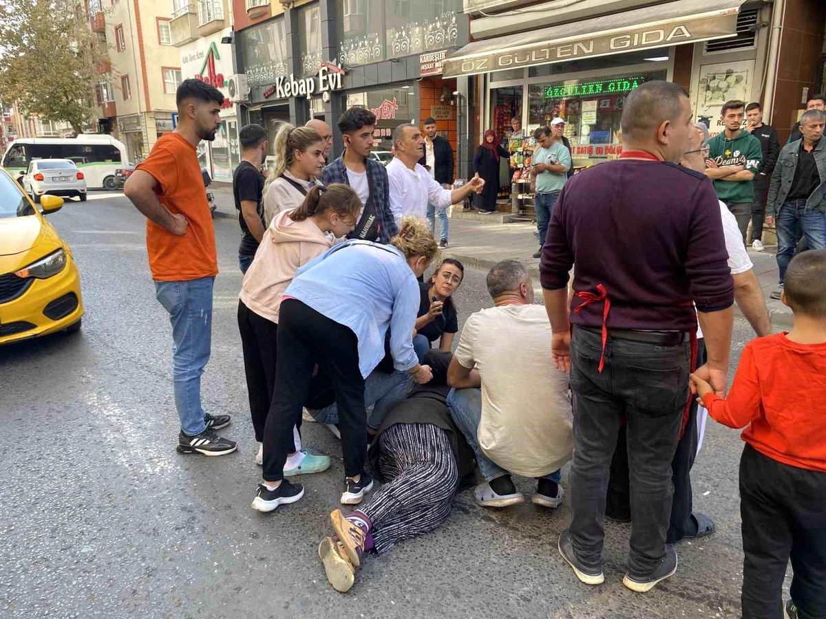 Tekirdağ Çorlu\'da Yaya Geçidinden Geçerken Motosikletin Çarptığı Kadın Yaralandı
