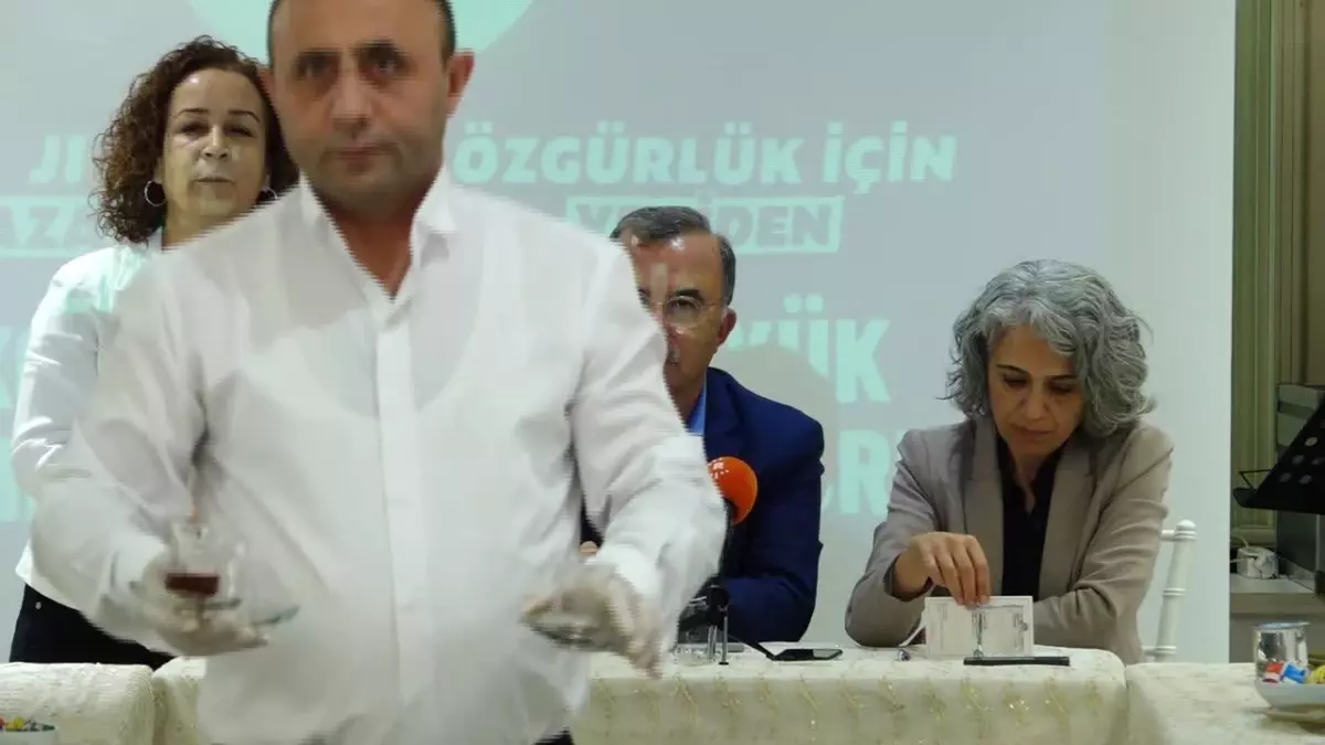 Yeşil Sol Parti Eş Sözcüsü Akın: "Anayasanın Oluşabilmesi İçin Önce Demokratik Ortam Sağlanmalı. Samimiyet Testine Davet Ediyoruz.