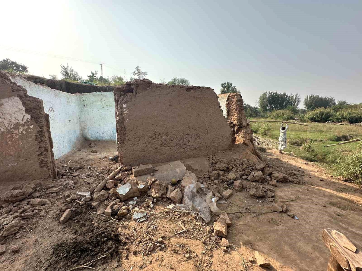 Afganistan\'da Deprem: Hayatını Kaybedenlerin Sayısı 2 Bine Yükseldi