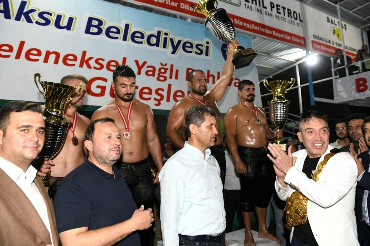 Aksu Belediyesi Geleneksel Yağlı Güreşleri\'nde Mehmet Yeşil şampiyon oldu