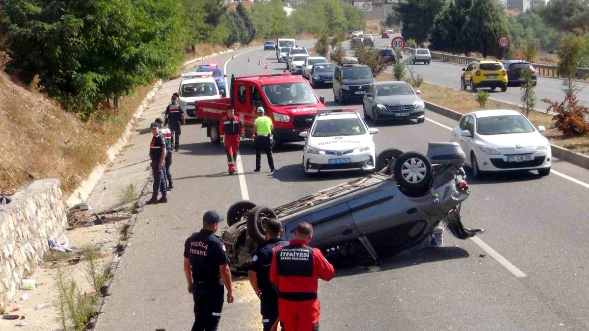 Muğla\'da trafik kazasında aynı aileden üç kişi yaralandı