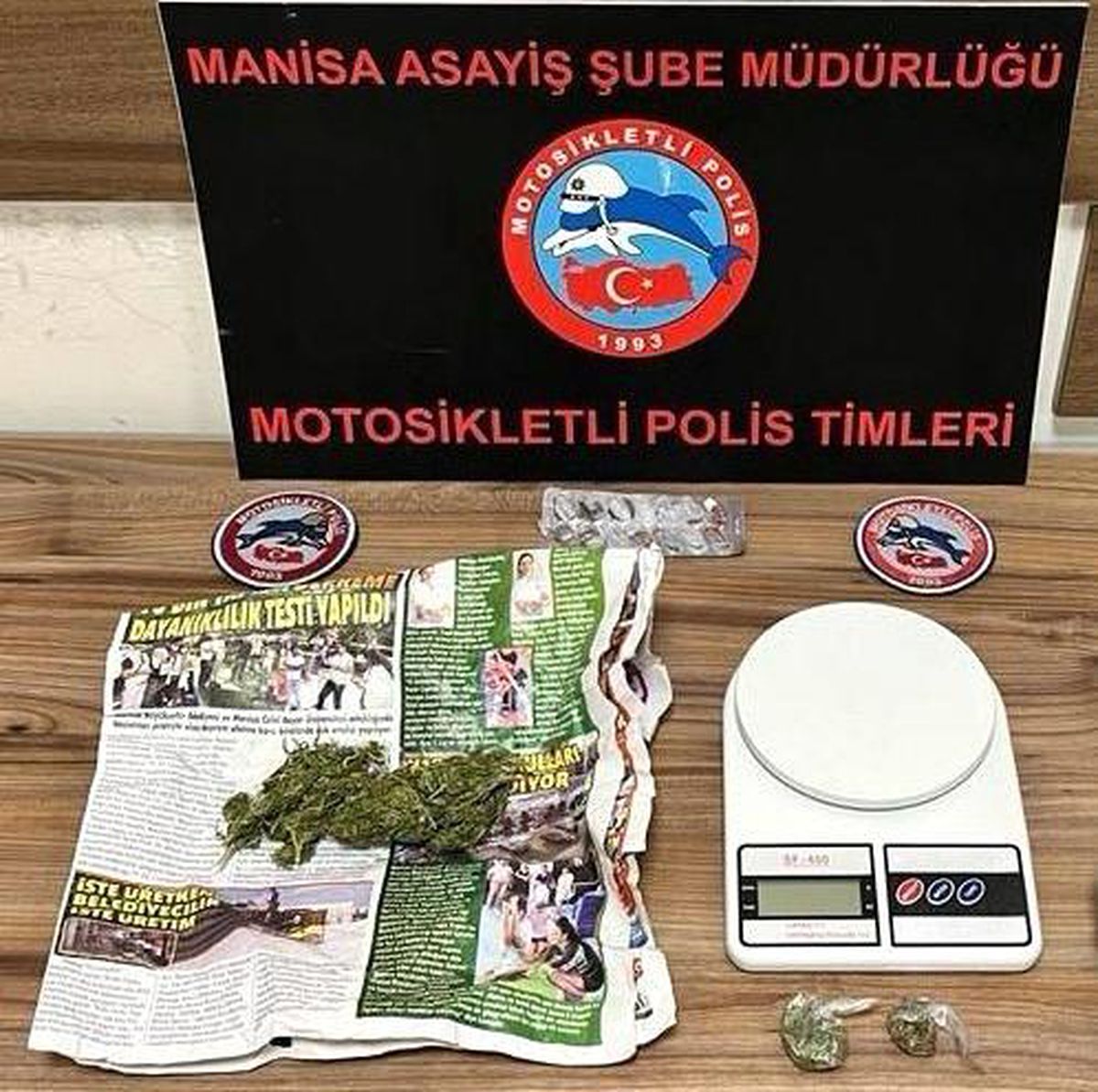 Manisa\'da Motosikletli Polisler Uyuşturucuyla Yakalanan Şüpheliye Adli İşlem Başlattı