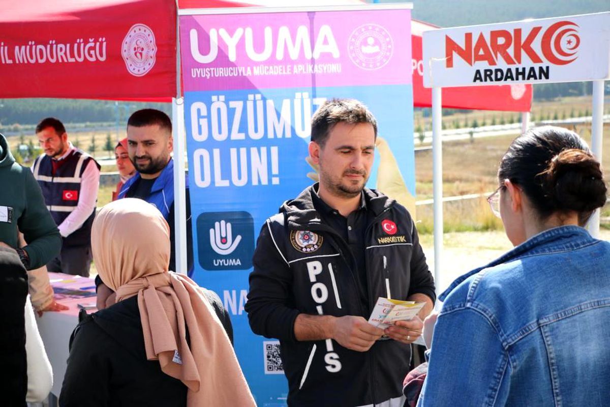 Ardahan\'da 5000 Öğrenciye Güvenli Gelecek Projesi