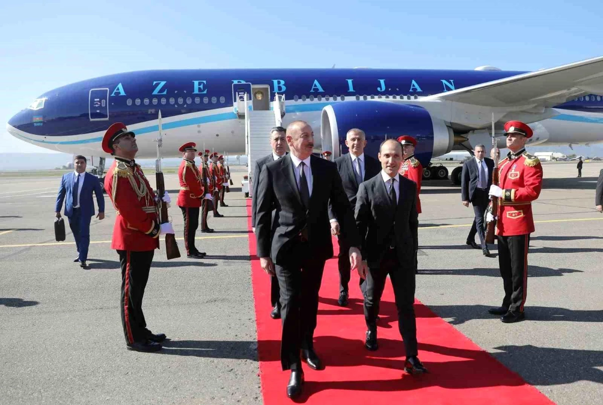 Azerbaycan Cumhurbaşkanı İlham Aliyev, Gürcistan Başbakanı Irakli Garibaşvili\'nin daveti üzerine Tiflis\'e geldi