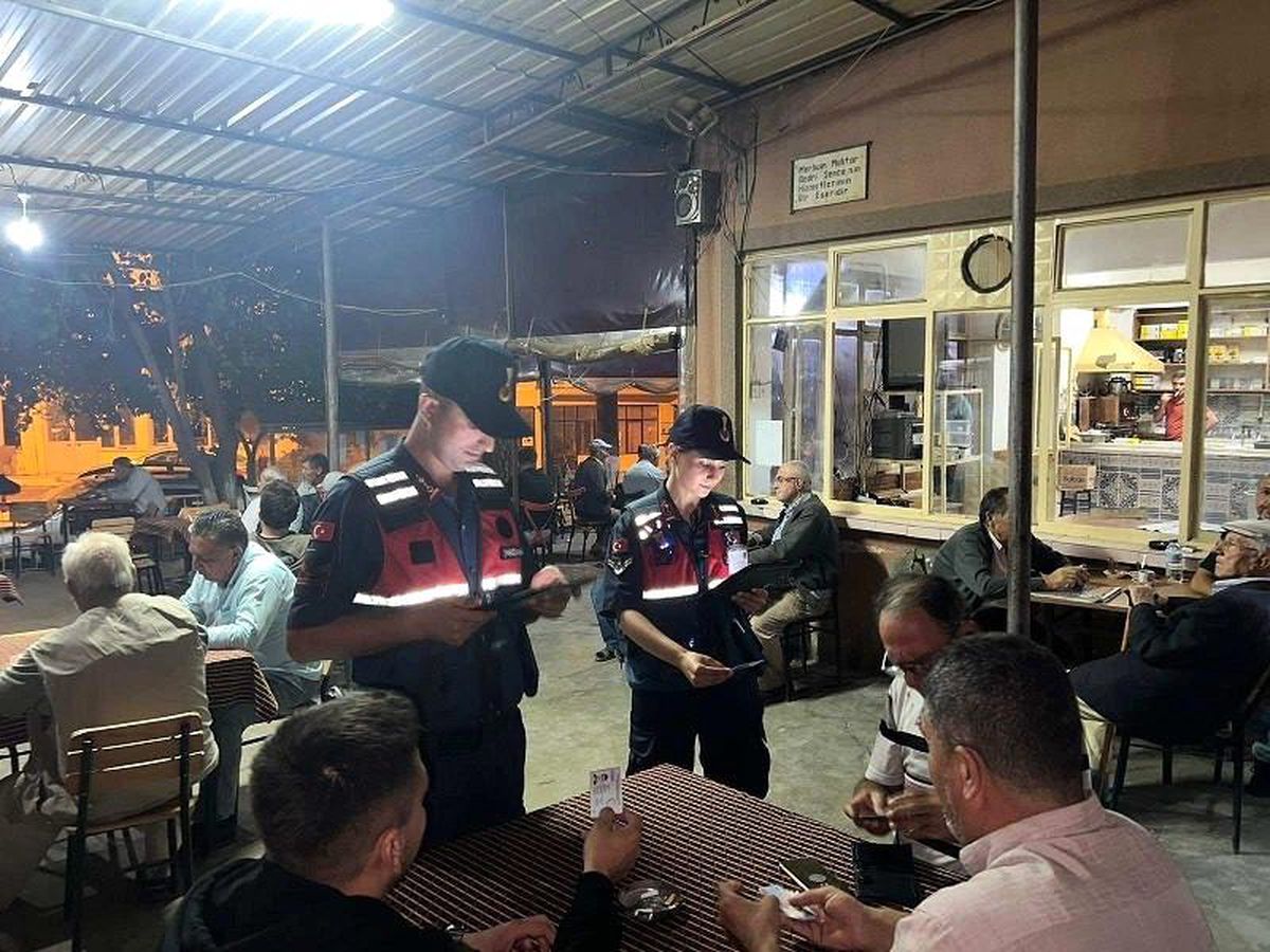 Balıkesir\'de Huzur Operasyonu: 12 Aranan Şahıs Gözaltına Alındı