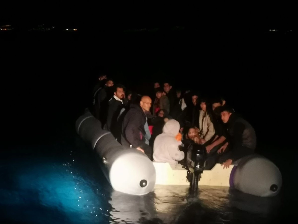 Bodrum açıklarında lastik botta 40 düzensiz göçmen yakalandı