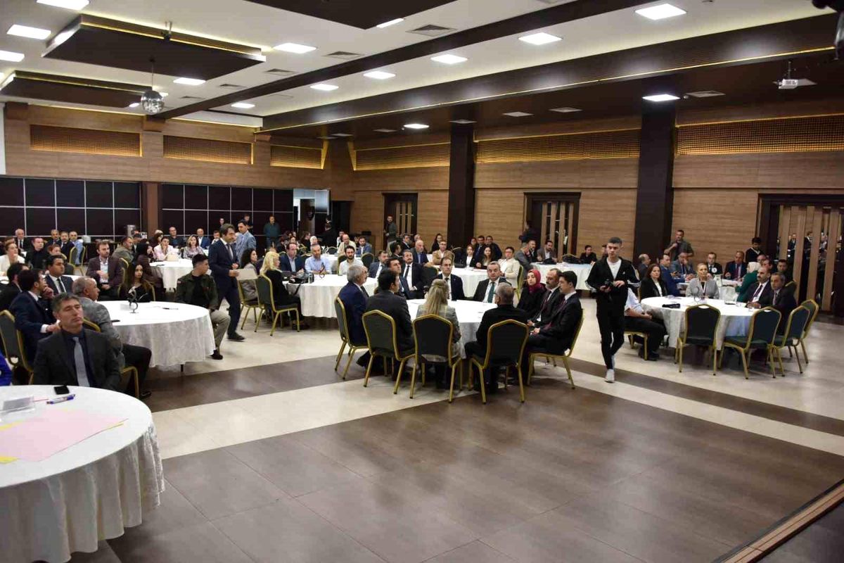 Bozüyük Belediye Başkanı \'Eğitimde Nitelik ve Vizyon Çalıştayı\'na katıldı